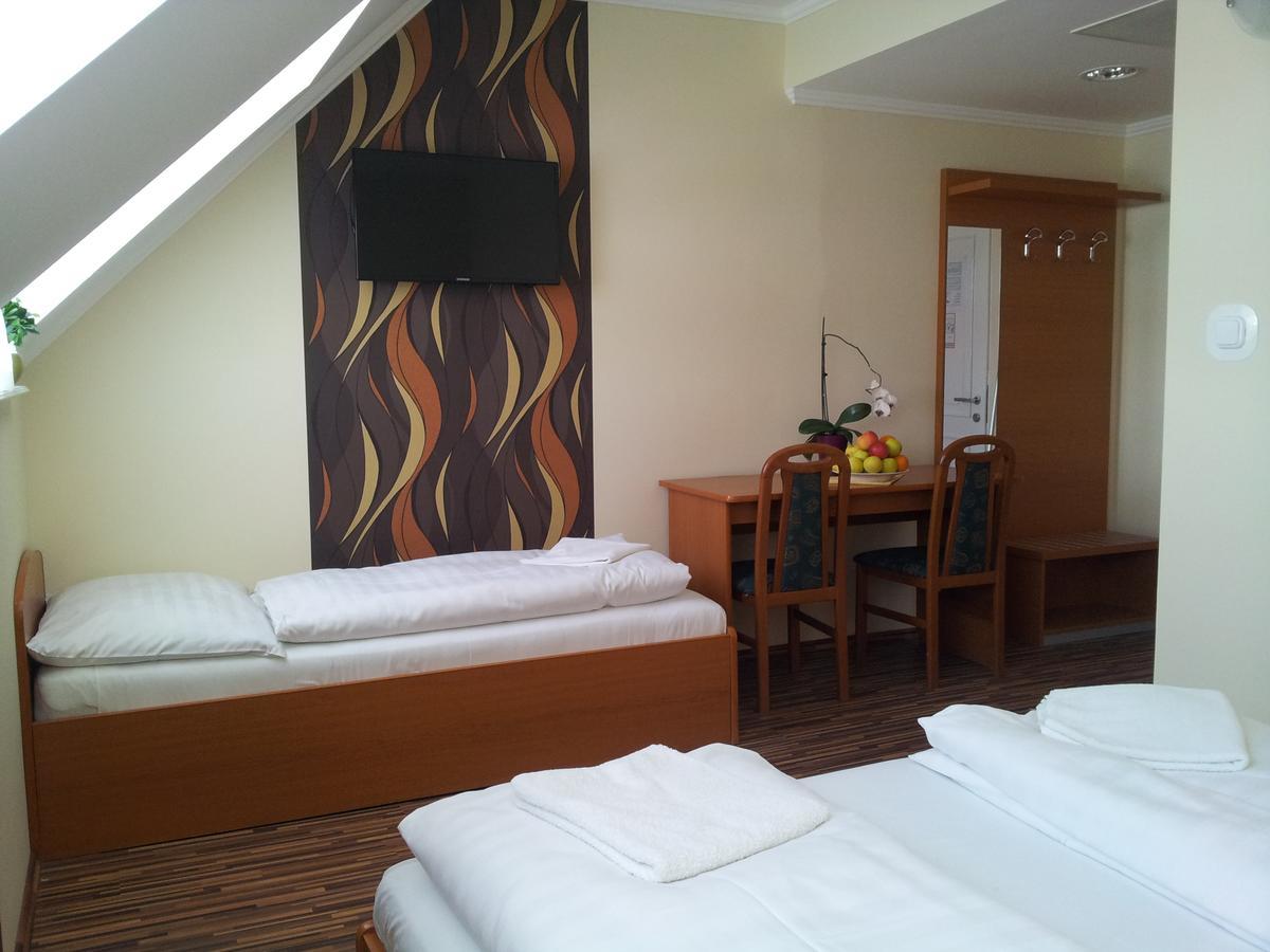 Venusz 2 Panzio Hotel Inárcs Екстериор снимка