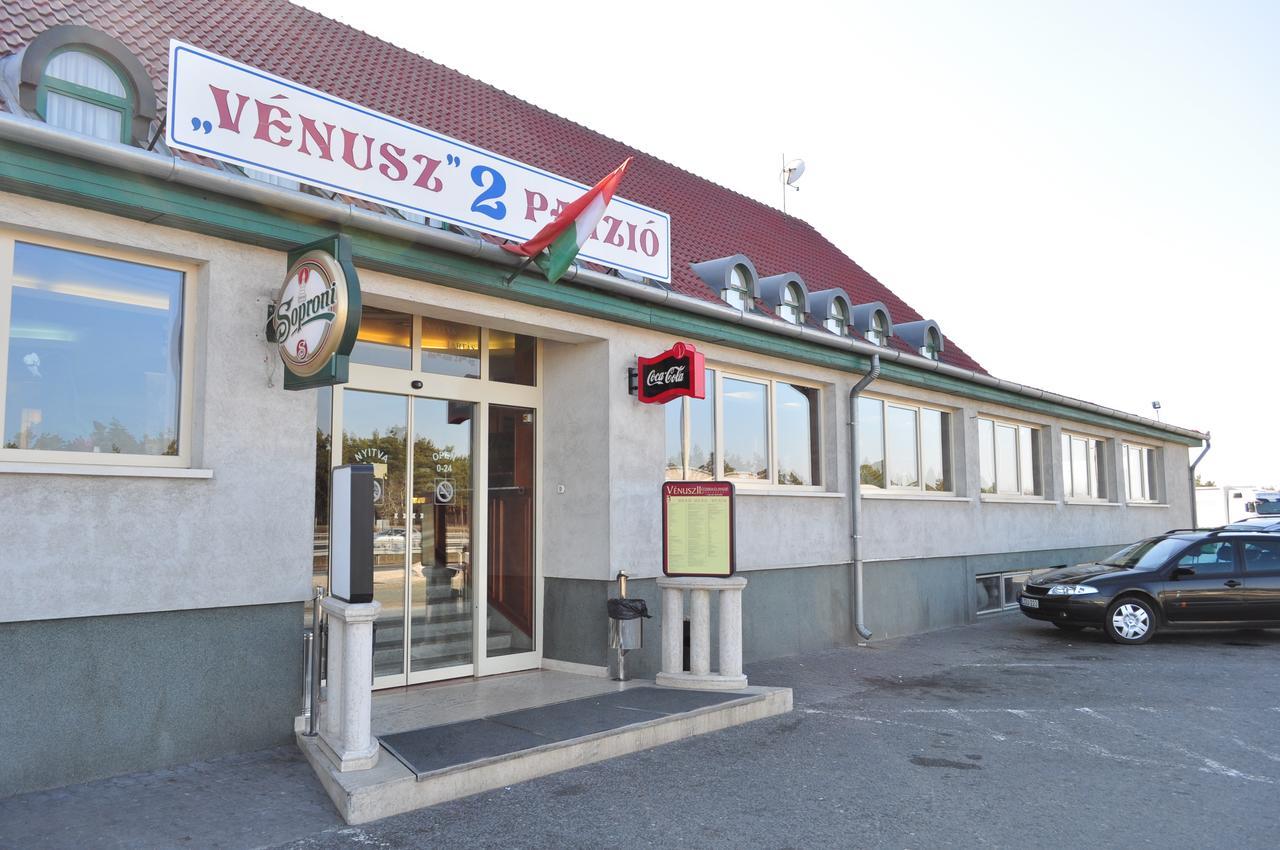 Venusz 2 Panzio Hotel Inárcs Екстериор снимка