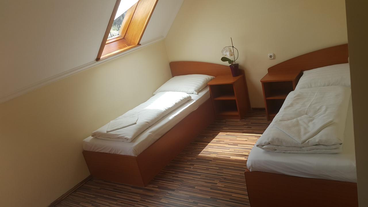 Venusz 2 Panzio Hotel Inárcs Екстериор снимка