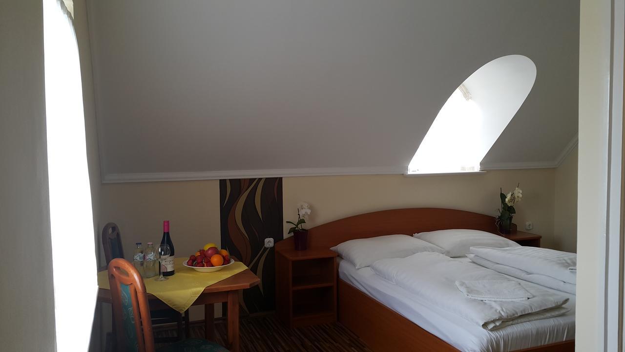 Venusz 2 Panzio Hotel Inárcs Екстериор снимка