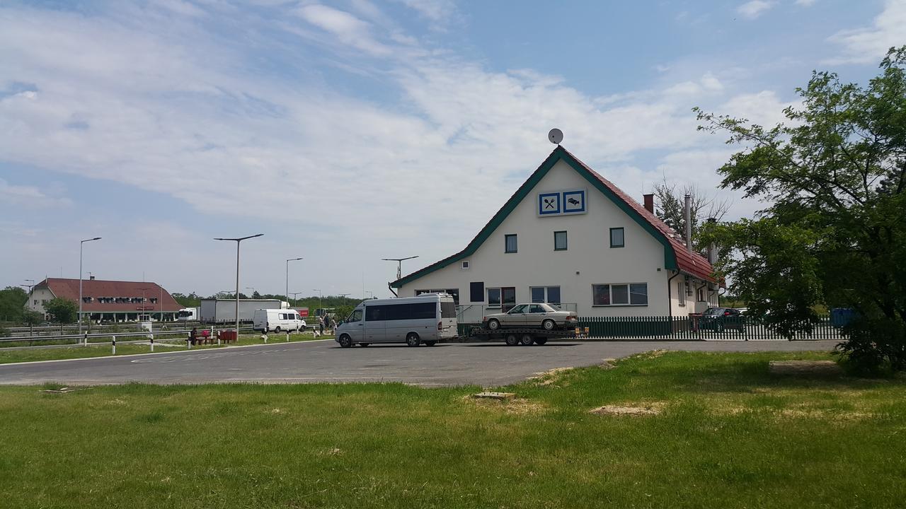 Venusz 2 Panzio Hotel Inárcs Екстериор снимка