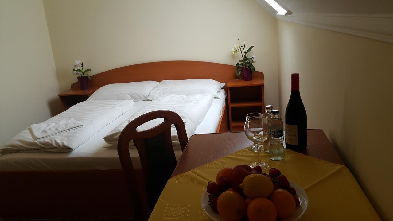 Venusz 2 Panzio Hotel Inárcs Екстериор снимка