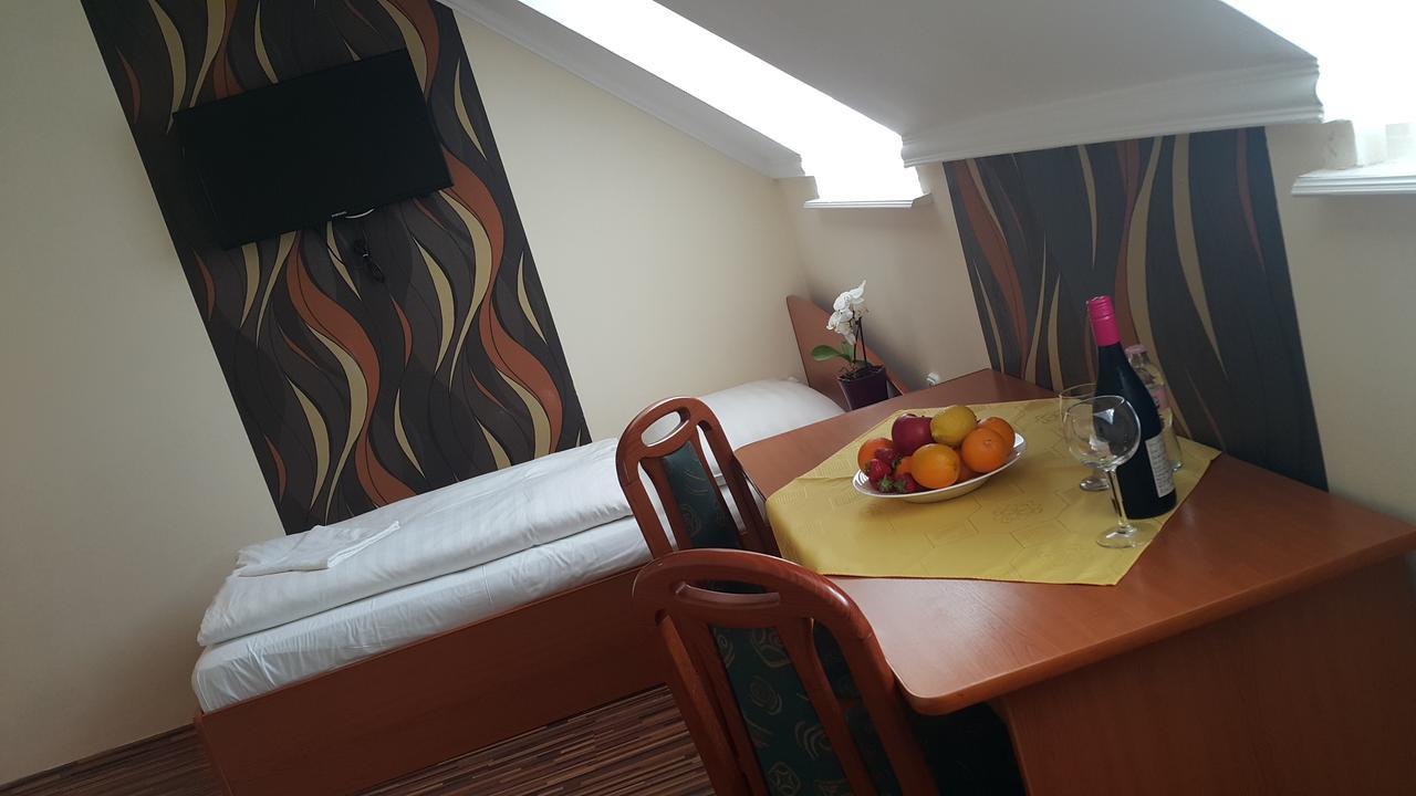 Venusz 2 Panzio Hotel Inárcs Екстериор снимка