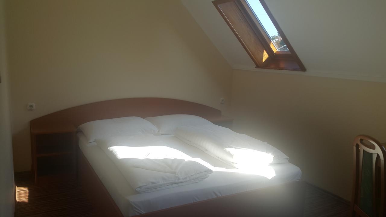 Venusz 2 Panzio Hotel Inárcs Екстериор снимка