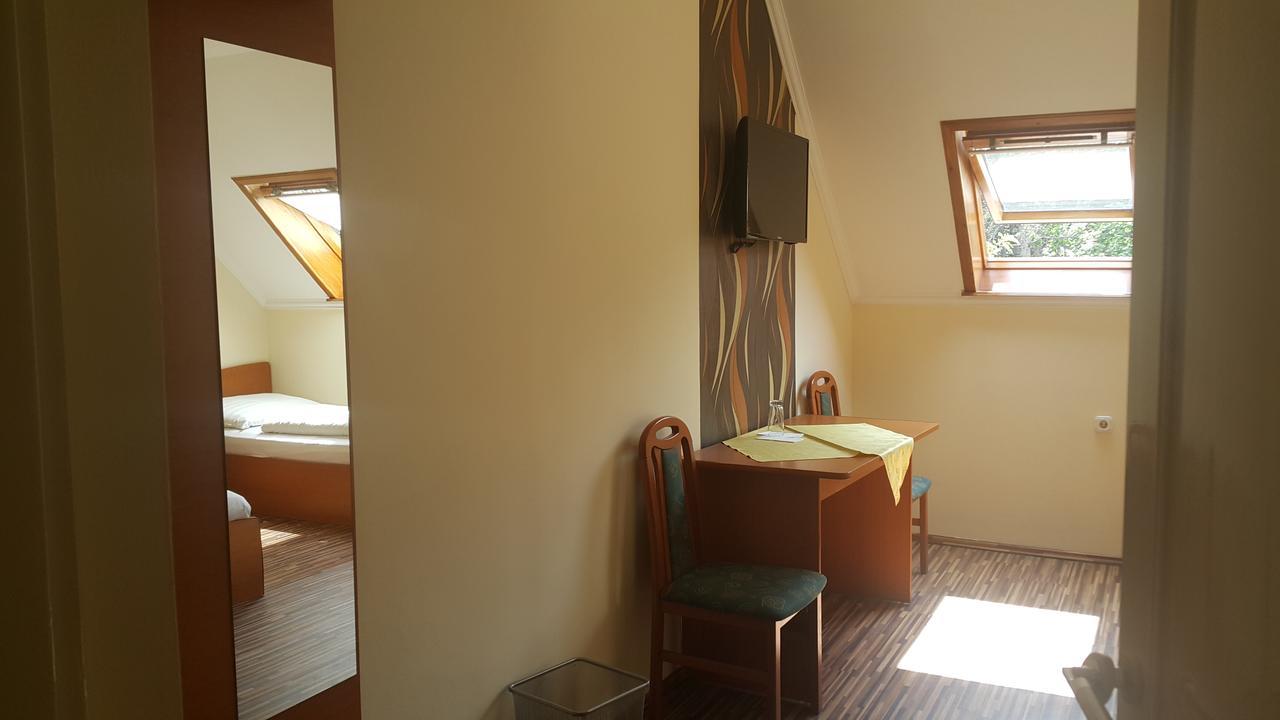 Venusz 2 Panzio Hotel Inárcs Екстериор снимка