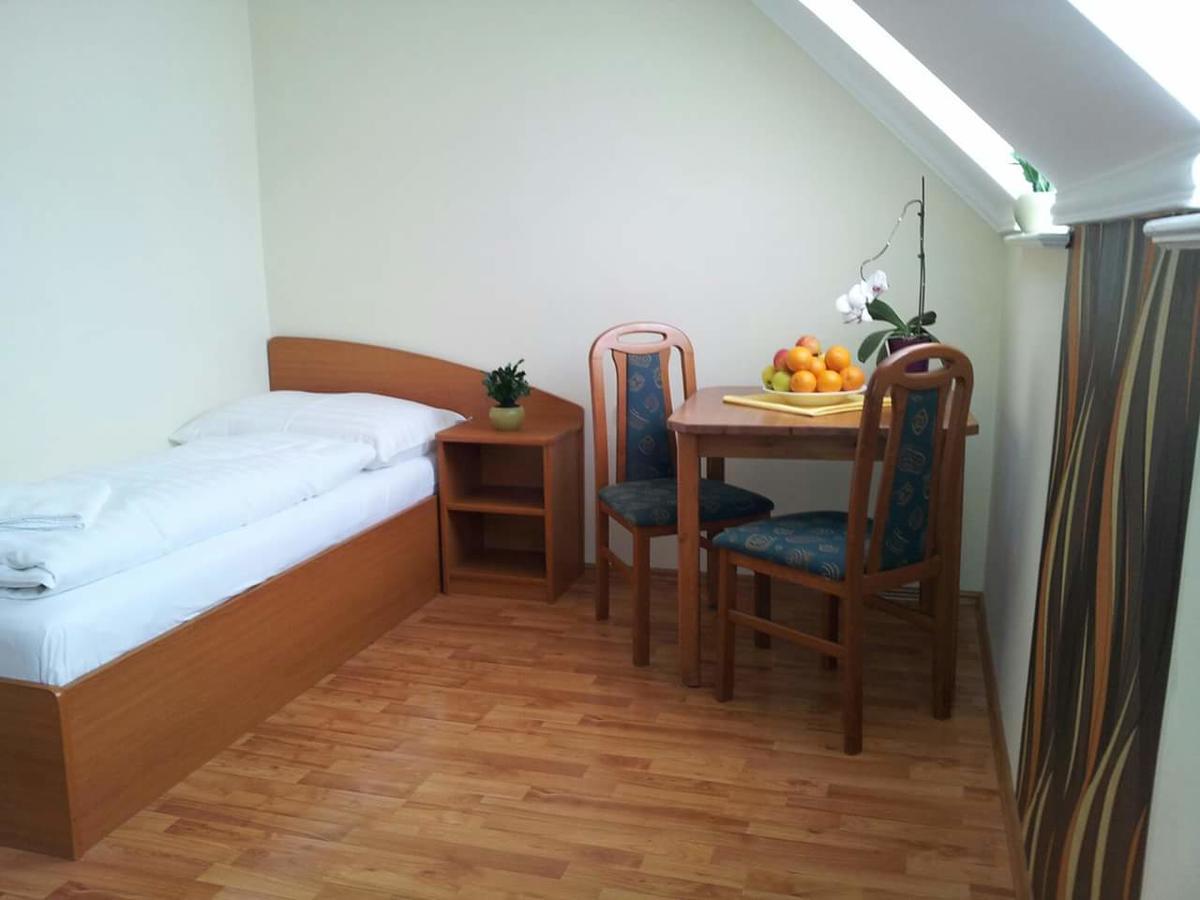 Venusz 2 Panzio Hotel Inárcs Екстериор снимка
