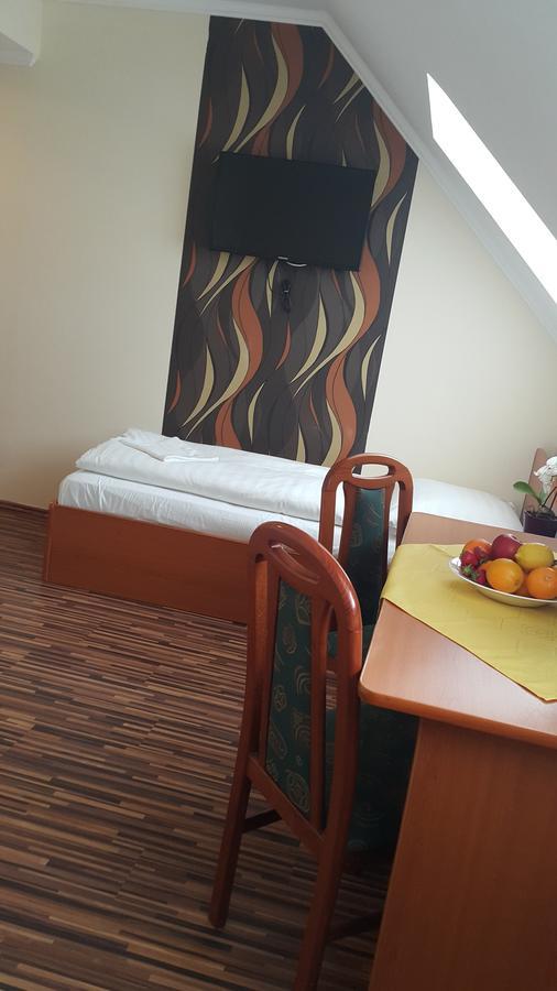 Venusz 2 Panzio Hotel Inárcs Екстериор снимка